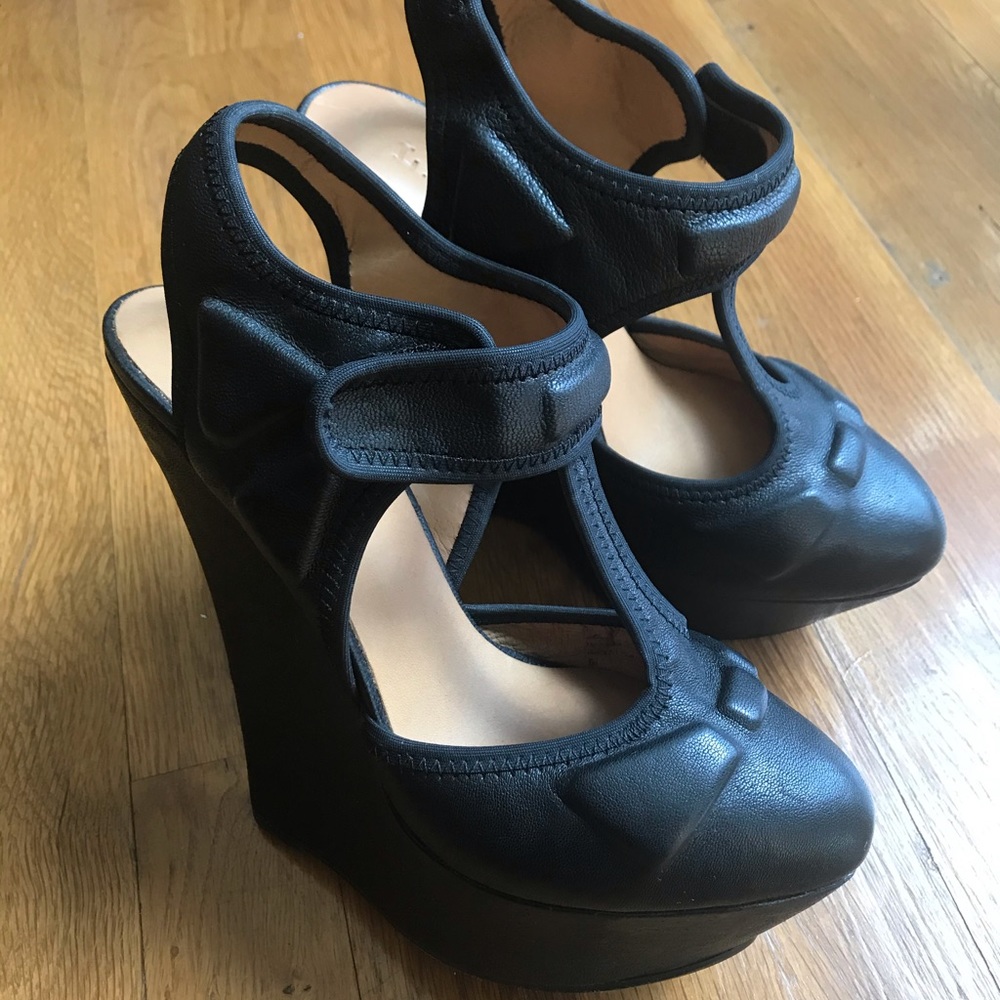 L.A.M.B. Brand New Wedge Shoes size 6 Lamb